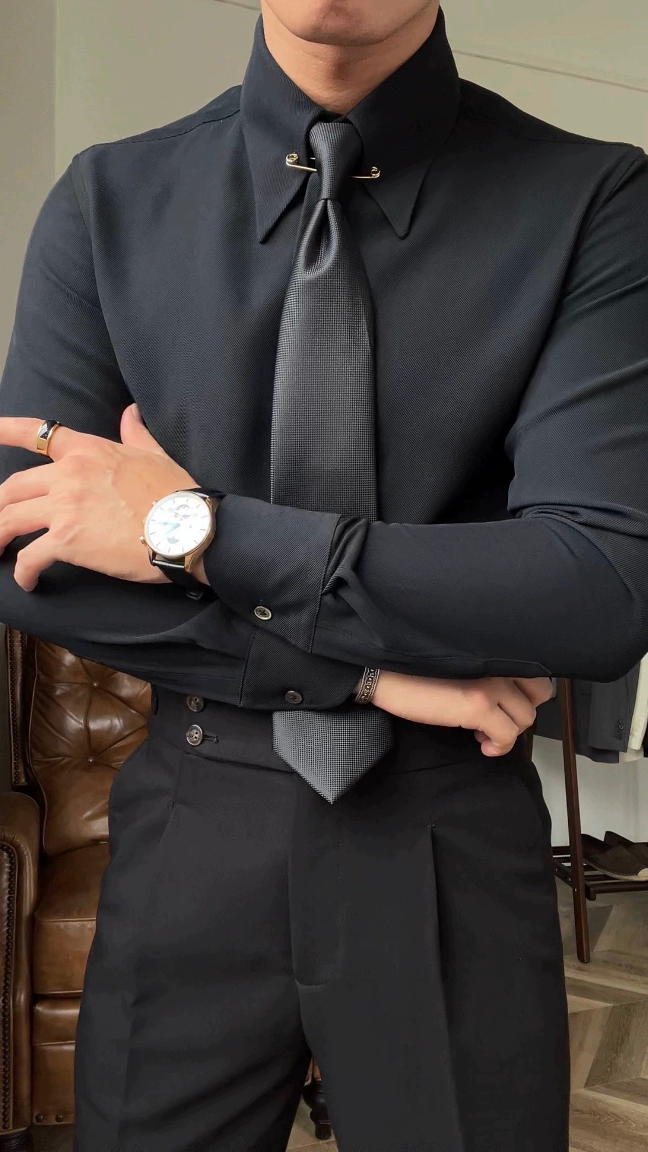 Pointed Collar Shirt with Collar Bar