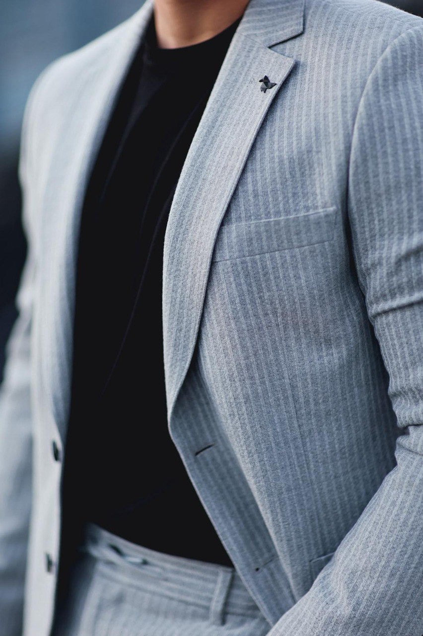 Men’s Gray Slim-Fit Mono-Collar Pinstripe Suit brabion