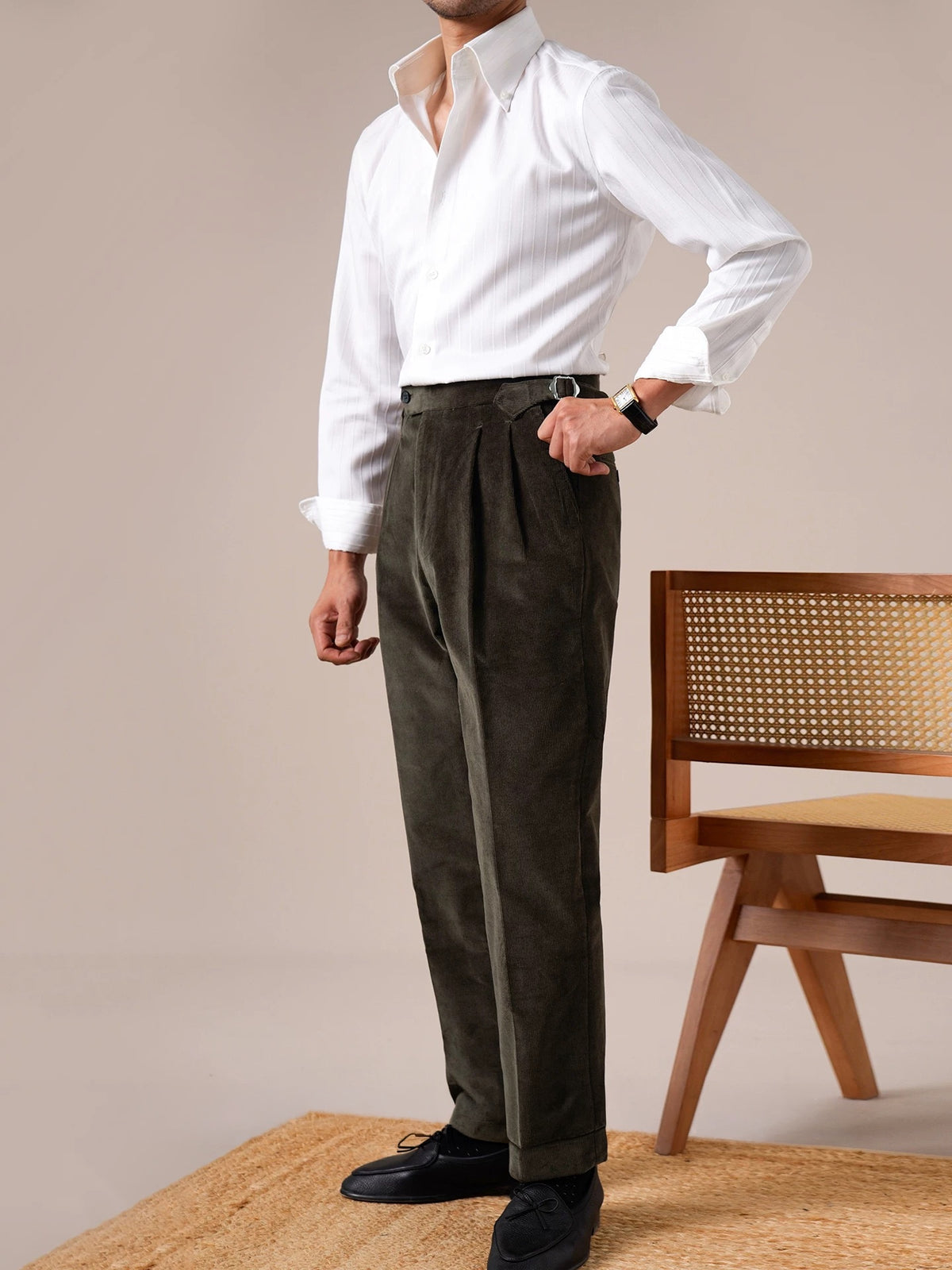 Calça masculina de veludo cotelê plissado