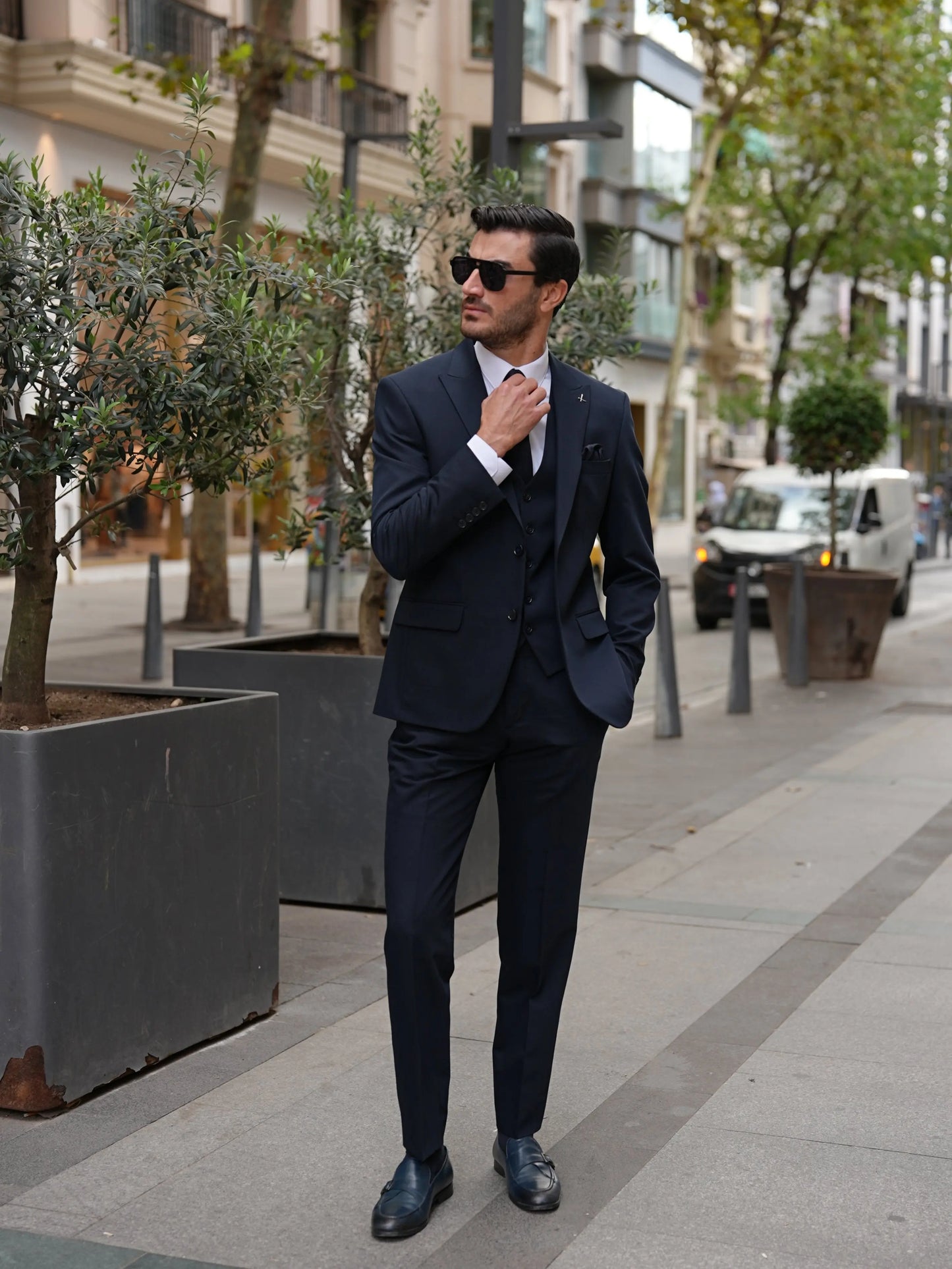 Navy Blue Italian Slim Fit Suit - Point Stitched - BRABION