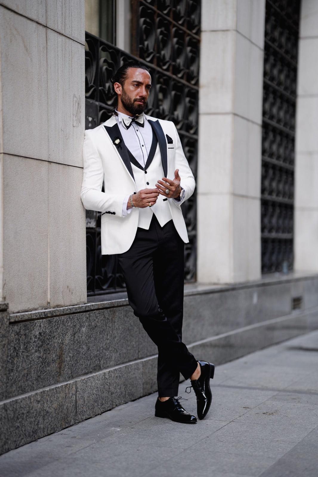 Daniel White Slim Fit Peak Lapel Tuxedo