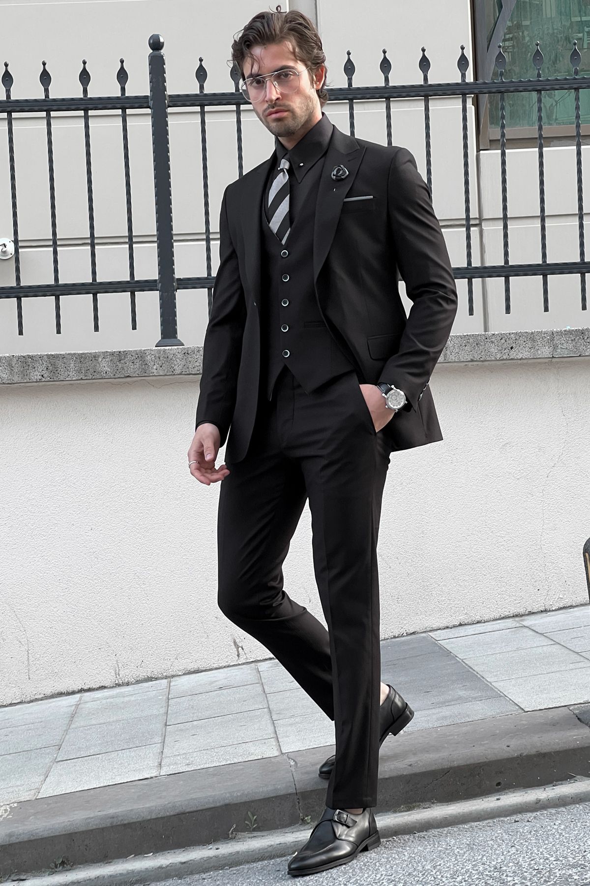 Daniel Slim Fit Black Wool Suit - Elegant Versatility for Every Occasion