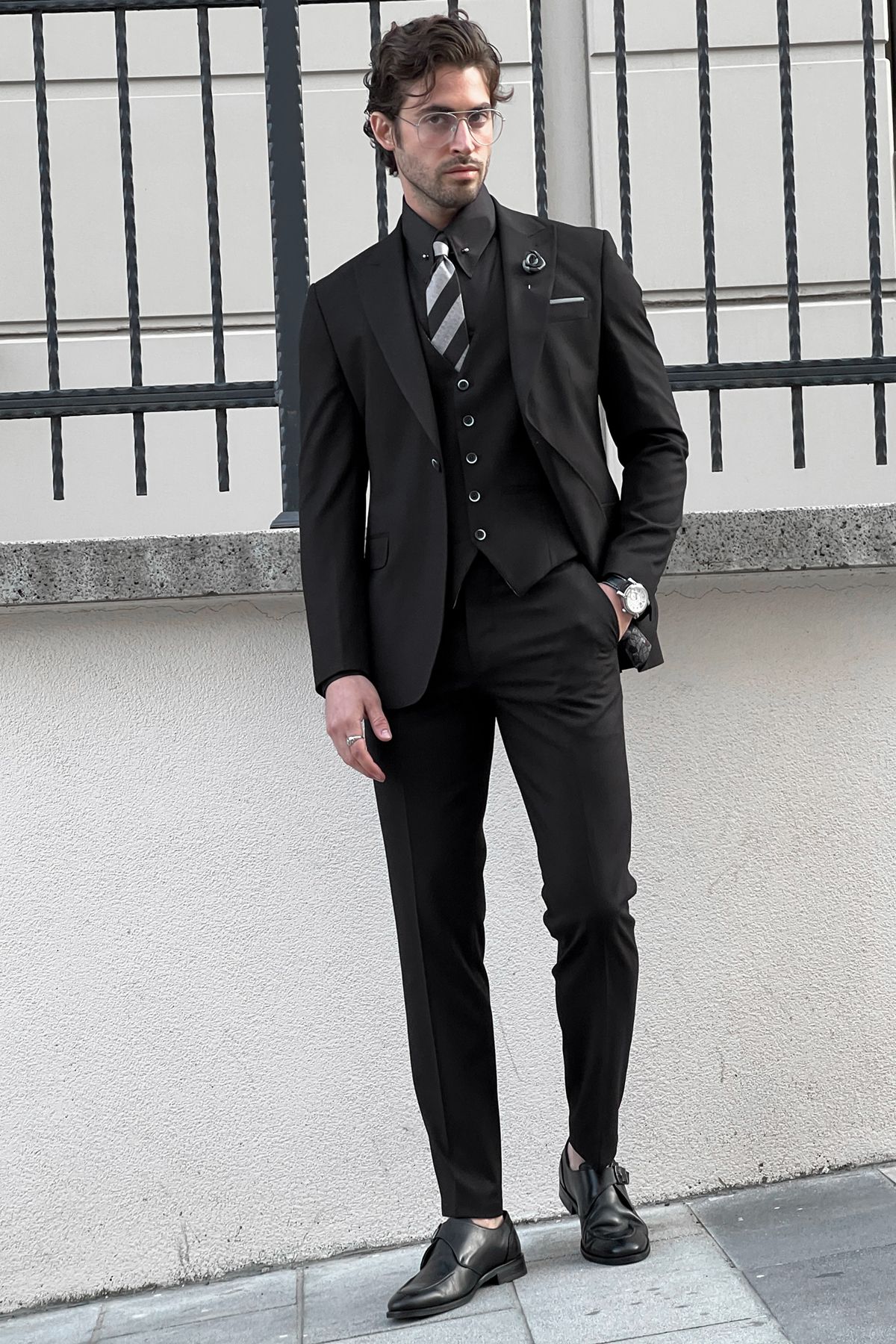 Daniel Slim Fit Black Wool Suit - Elegant Versatility for Every Occasion