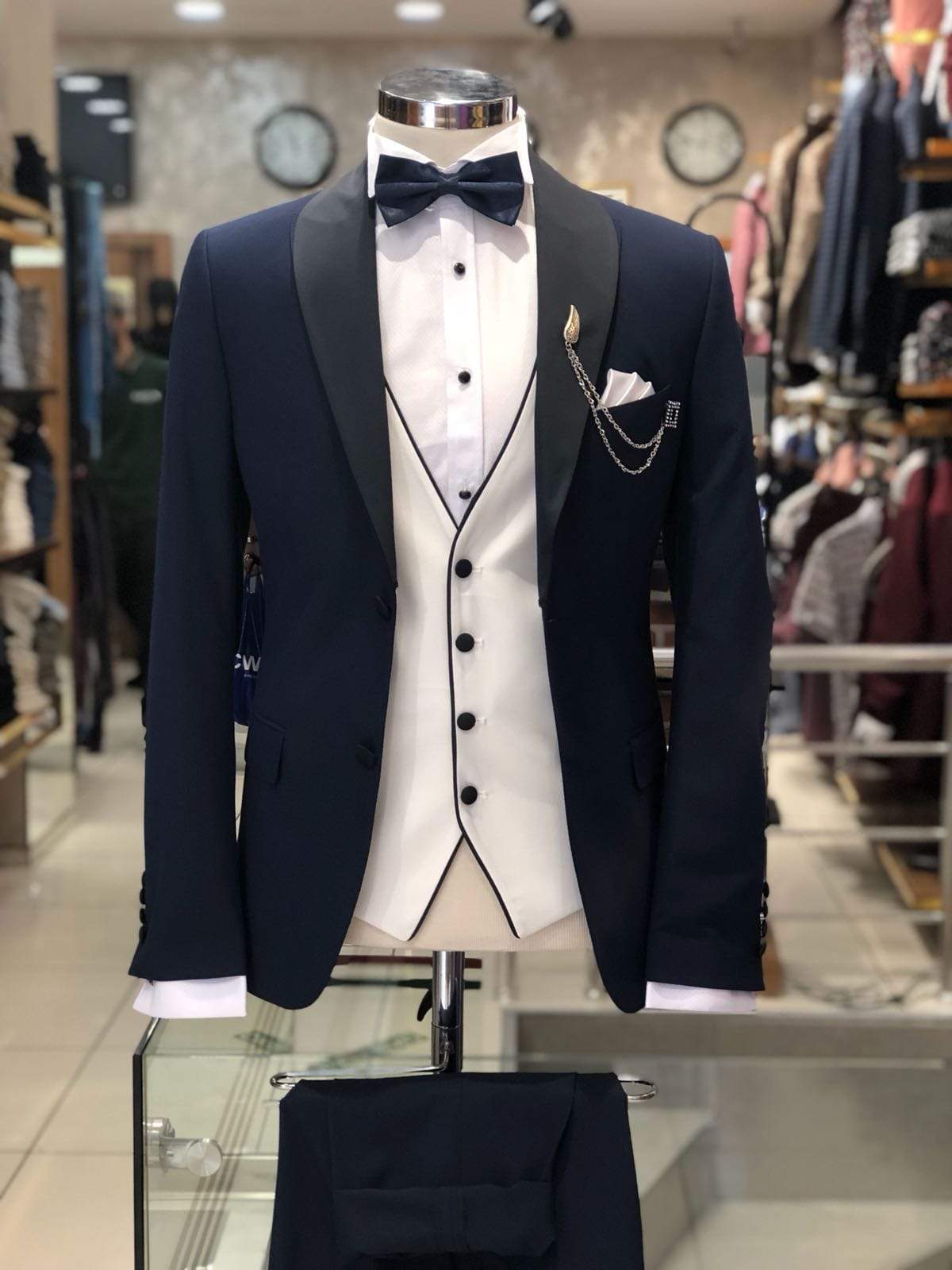 Slim-Fit Navy-Blue Tuxedo Suit for Elegant Occasions