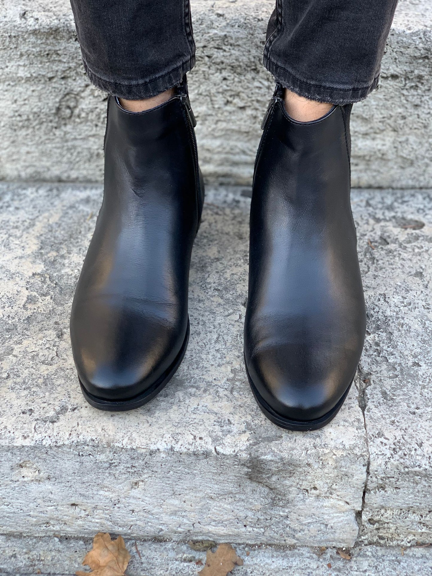 Mantoni Black Suede Leather Chelsea Boots
