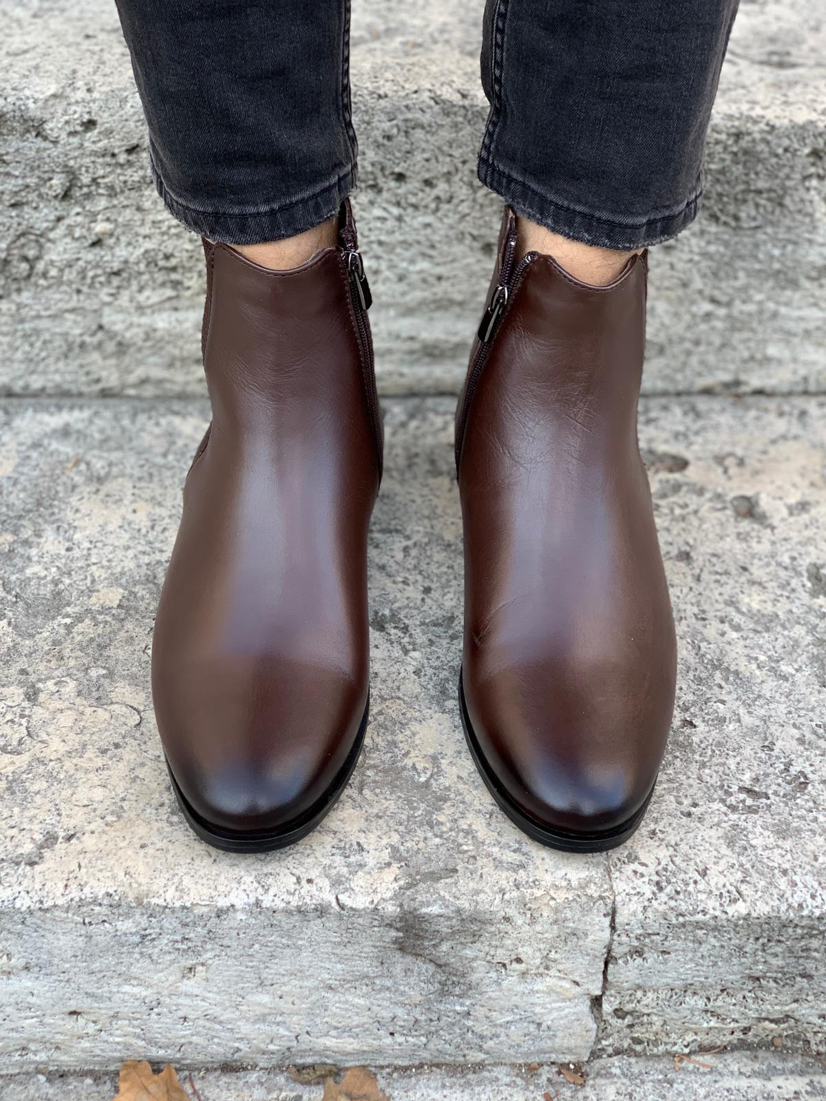 Mantoni Brown Leather Chelsea Boots - Sophisticated Comfort for Every Occasion