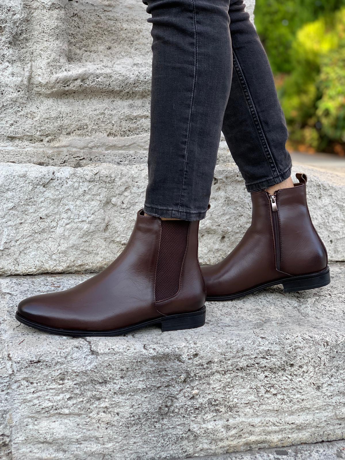 Mantoni Brown Leather Chelsea Boots - Sophisticated Comfort for Every Occasion