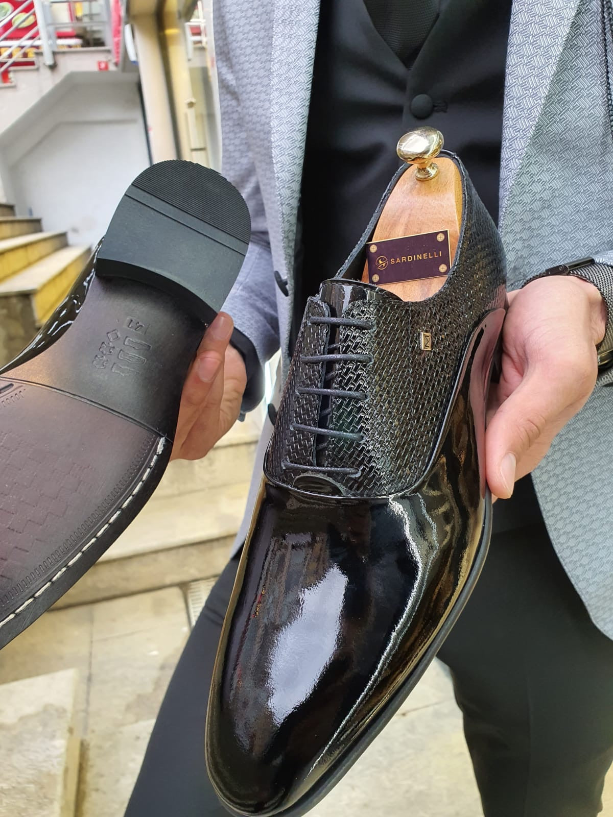 VillaNova Black Laced Oxford