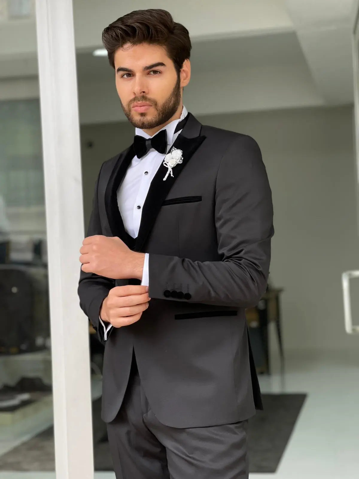 Capel Black Slim Fit Peak Lapel Wool Tuxedo - Elevate Your Formal Wardrobe - BRABION