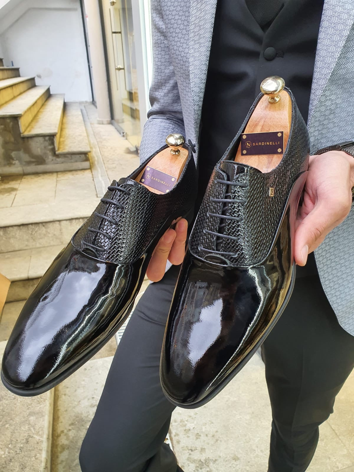 VillaNova Black Laced Oxford