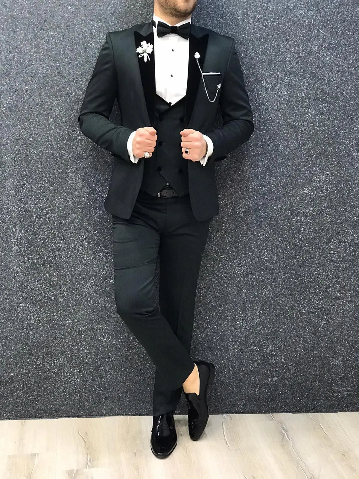 Ventura Green Slim Fit Velvet Peak Lapel Tuxedo - BRABION