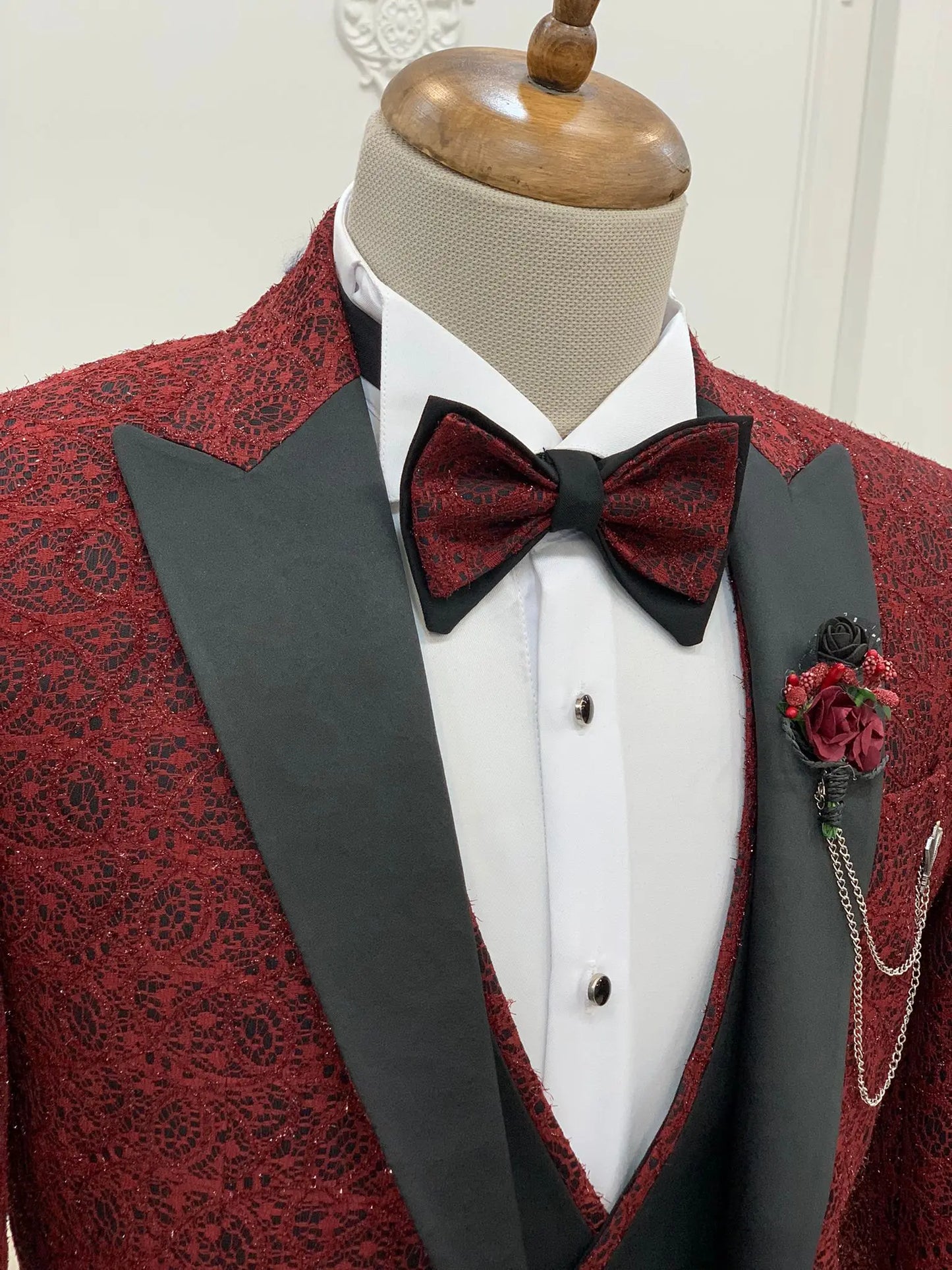 Caesar Red Slim Fit Peak Lapel Floral Patterned Tuxedo - BRABION