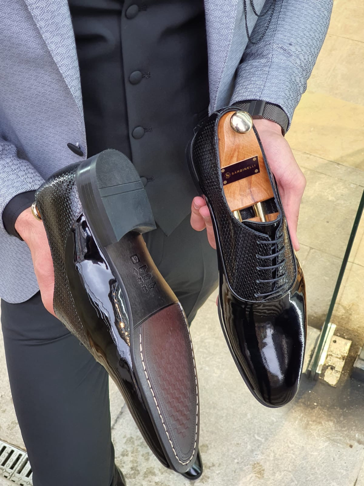 VillaNova Black Laced Oxford