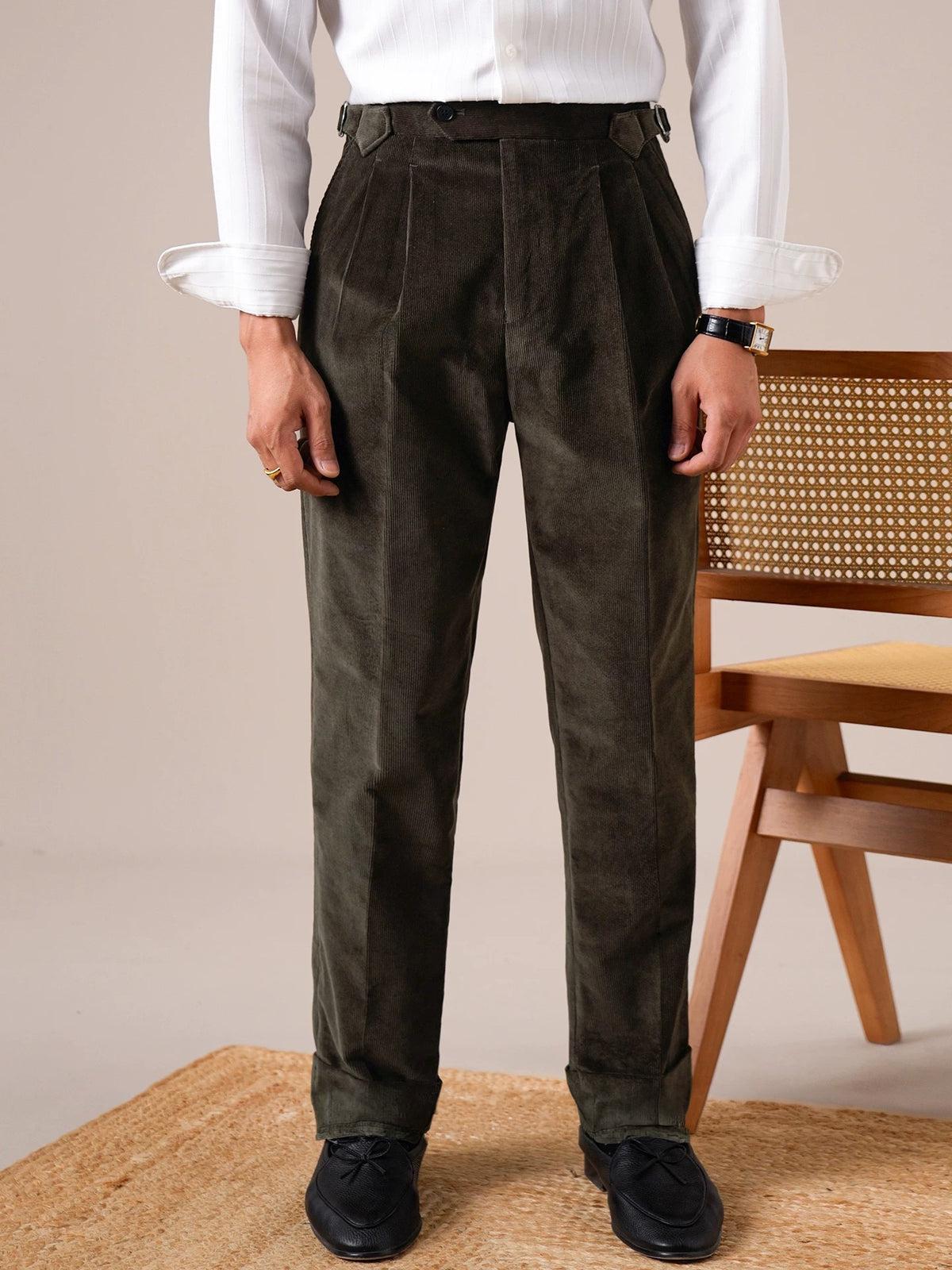 Calça masculina de veludo cotelê plissado