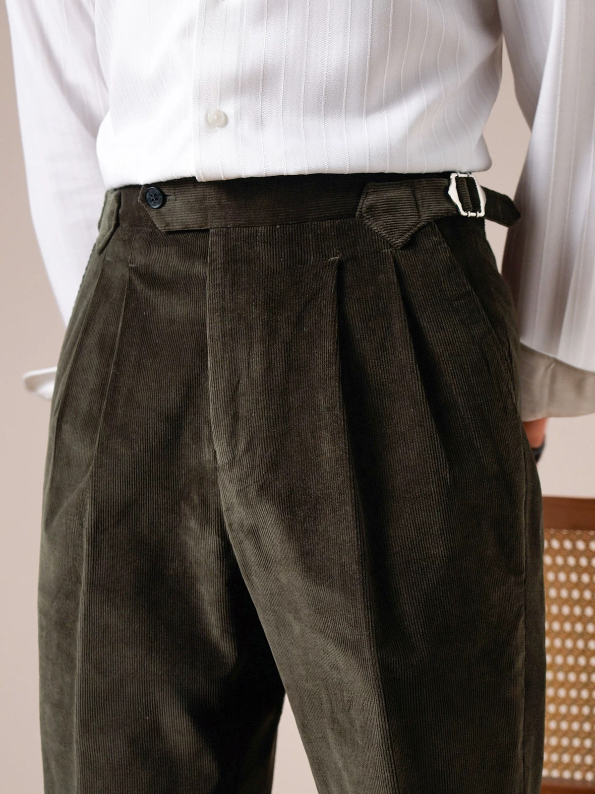Calça masculina de veludo cotelê plissado