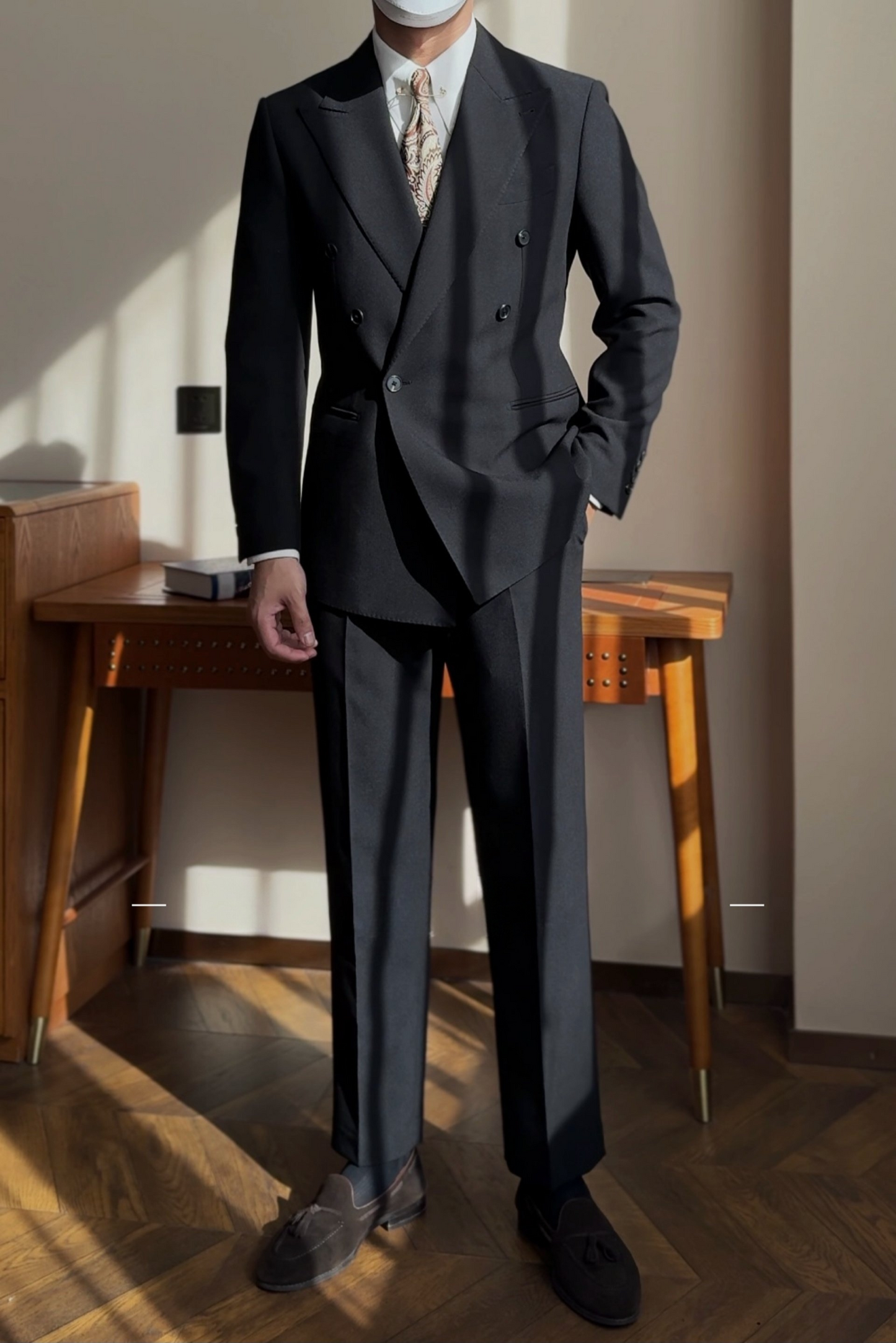 Men’s Six-Button Double-Breasted Tailored Suit