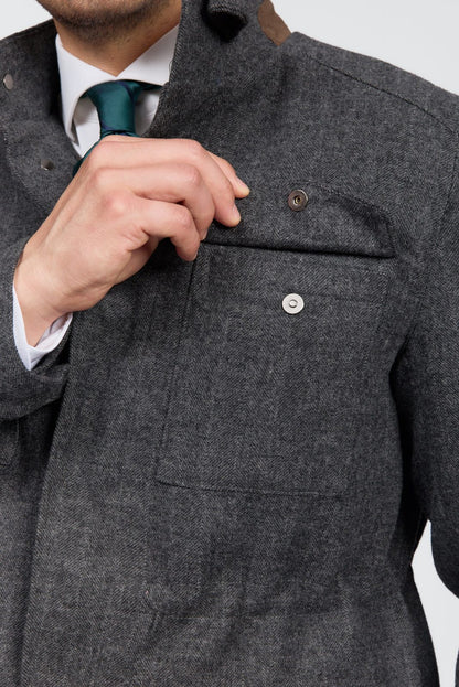 Herrenjacke mit Fischgrätenmuster und Stehkragen