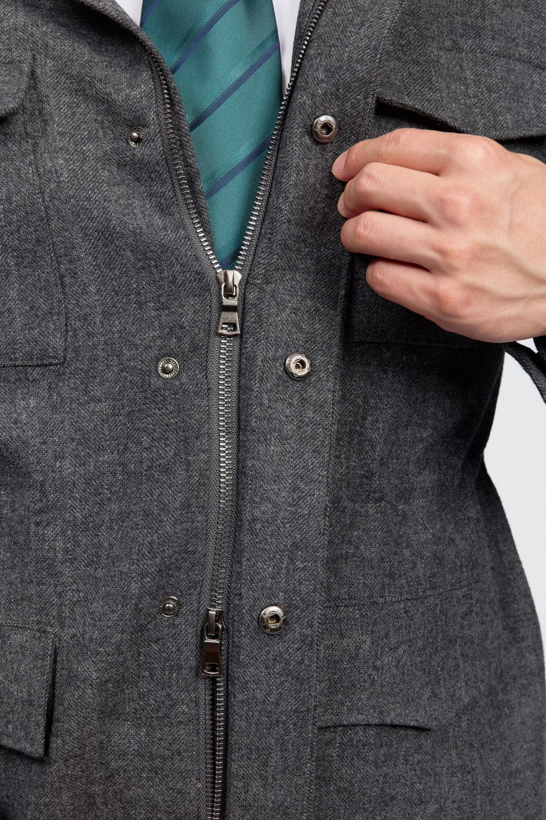 Herrenjacke mit Fischgrätenmuster und Stehkragen