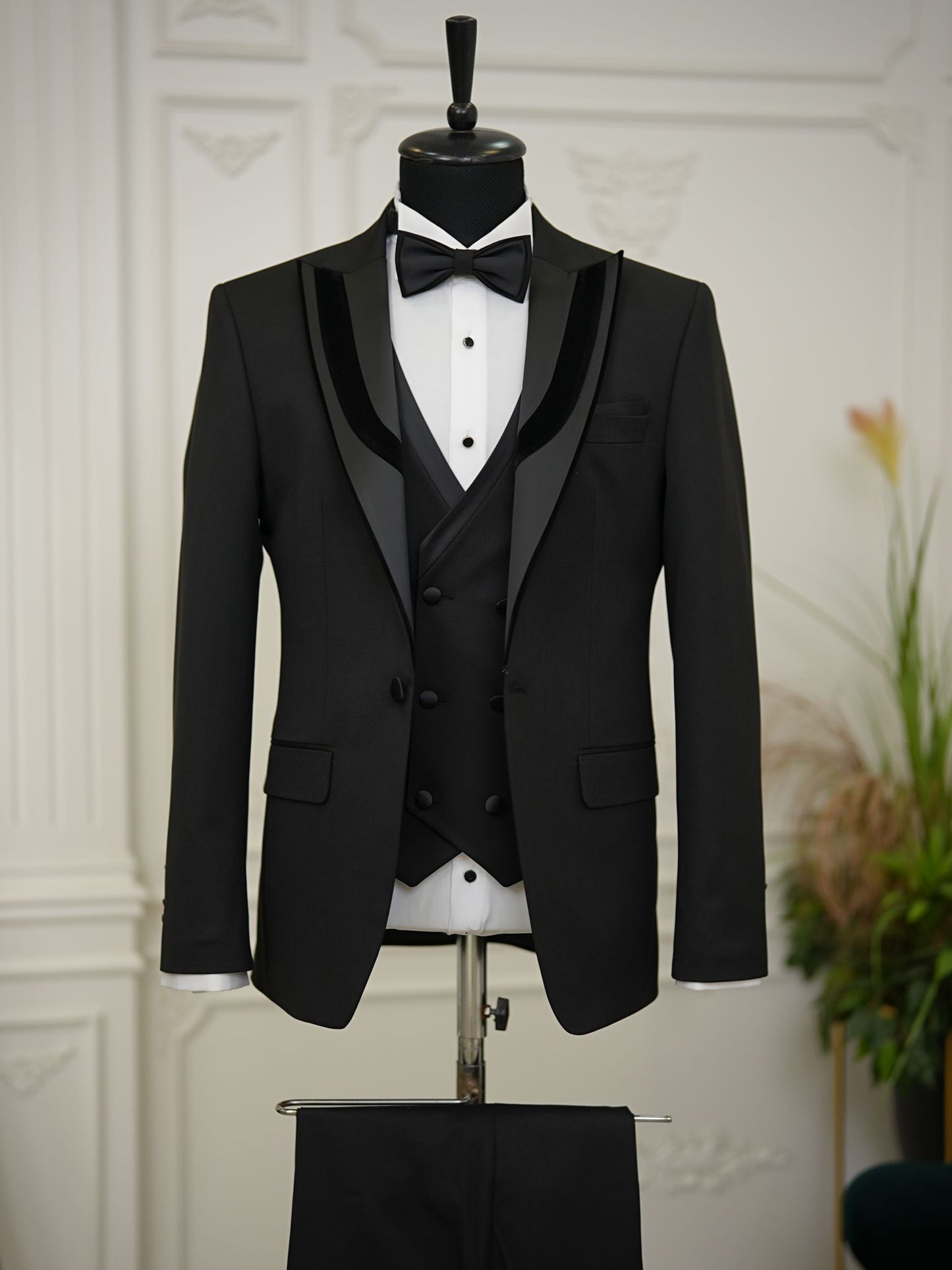 Brabion Elio Black Slim Fit Velvet Peak Lapel Tuxedo