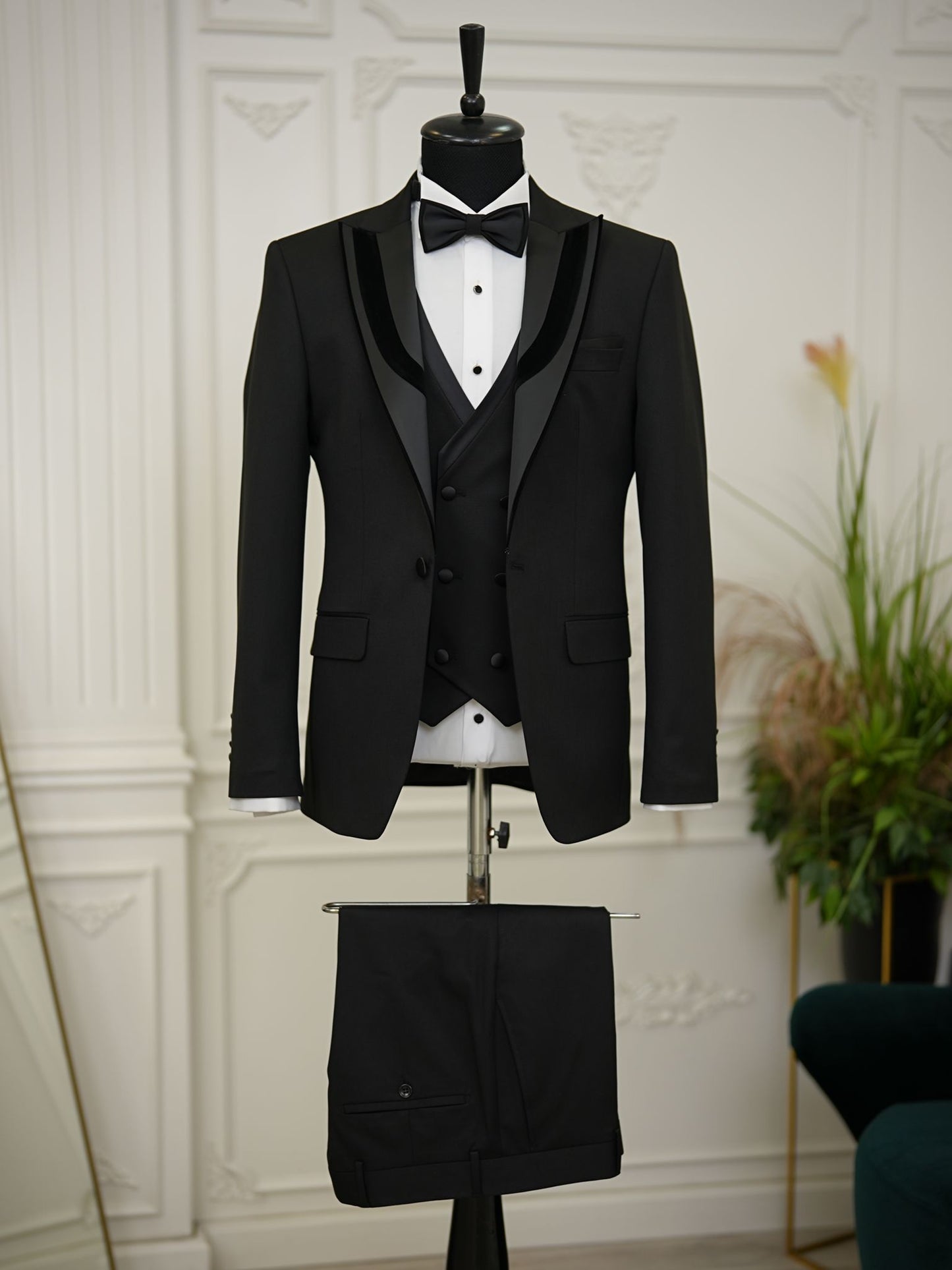 Brabion Elio Black Slim Fit Velvet Peak Lapel Tuxedo