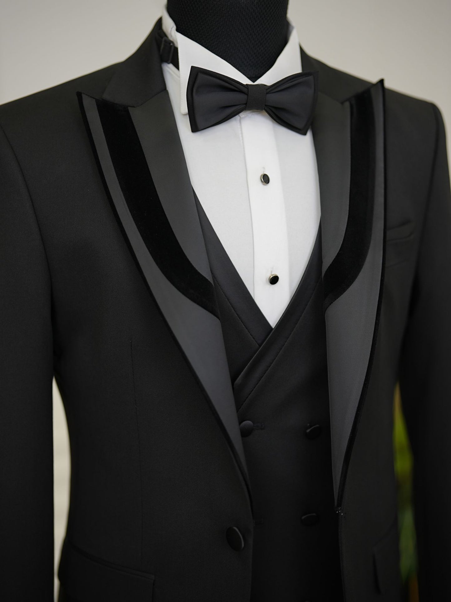 Brabion Elio Black Slim Fit Velvet Peak Lapel Tuxedo