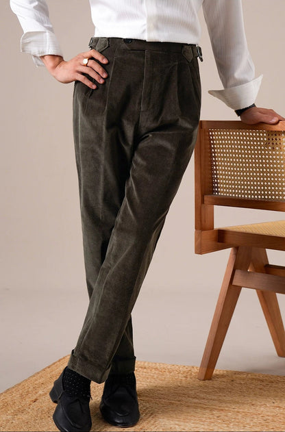 Calça masculina de veludo cotelê plissado