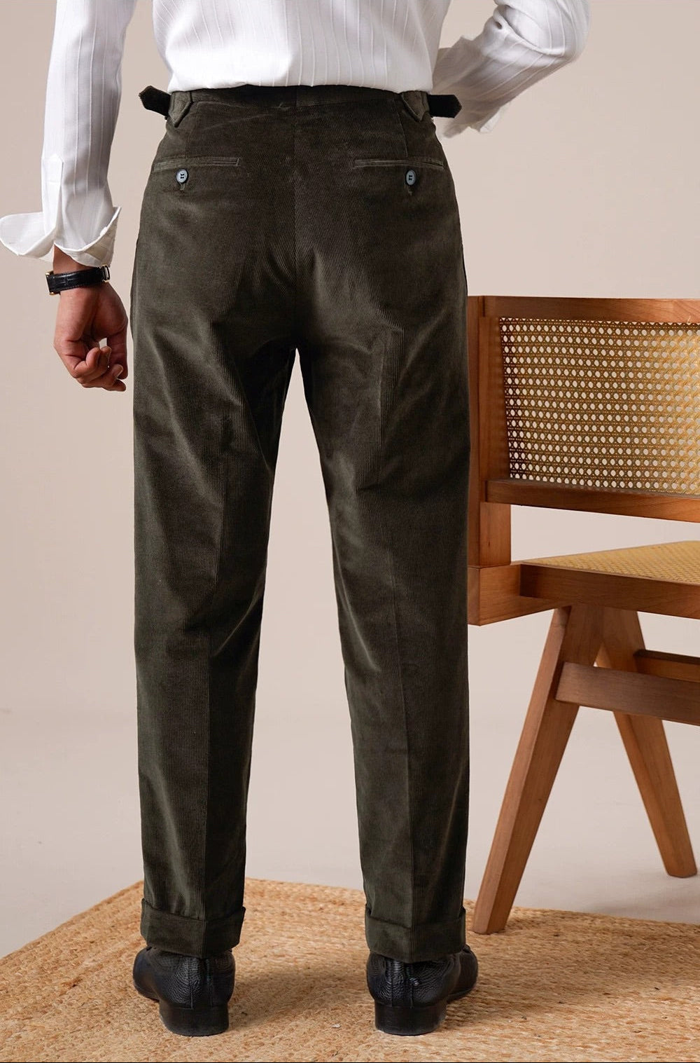 Calça masculina de veludo cotelê plissado