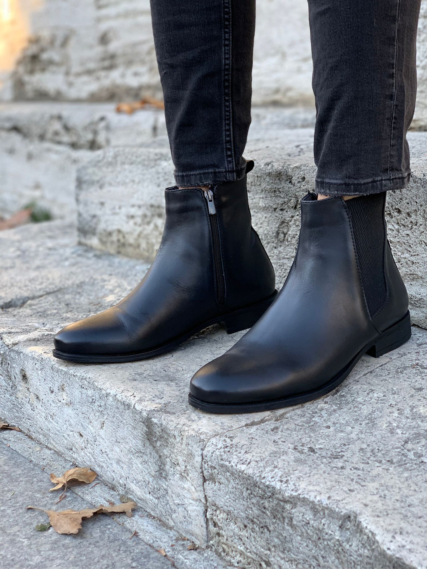 Mantoni Black Leather Chelsea Boots