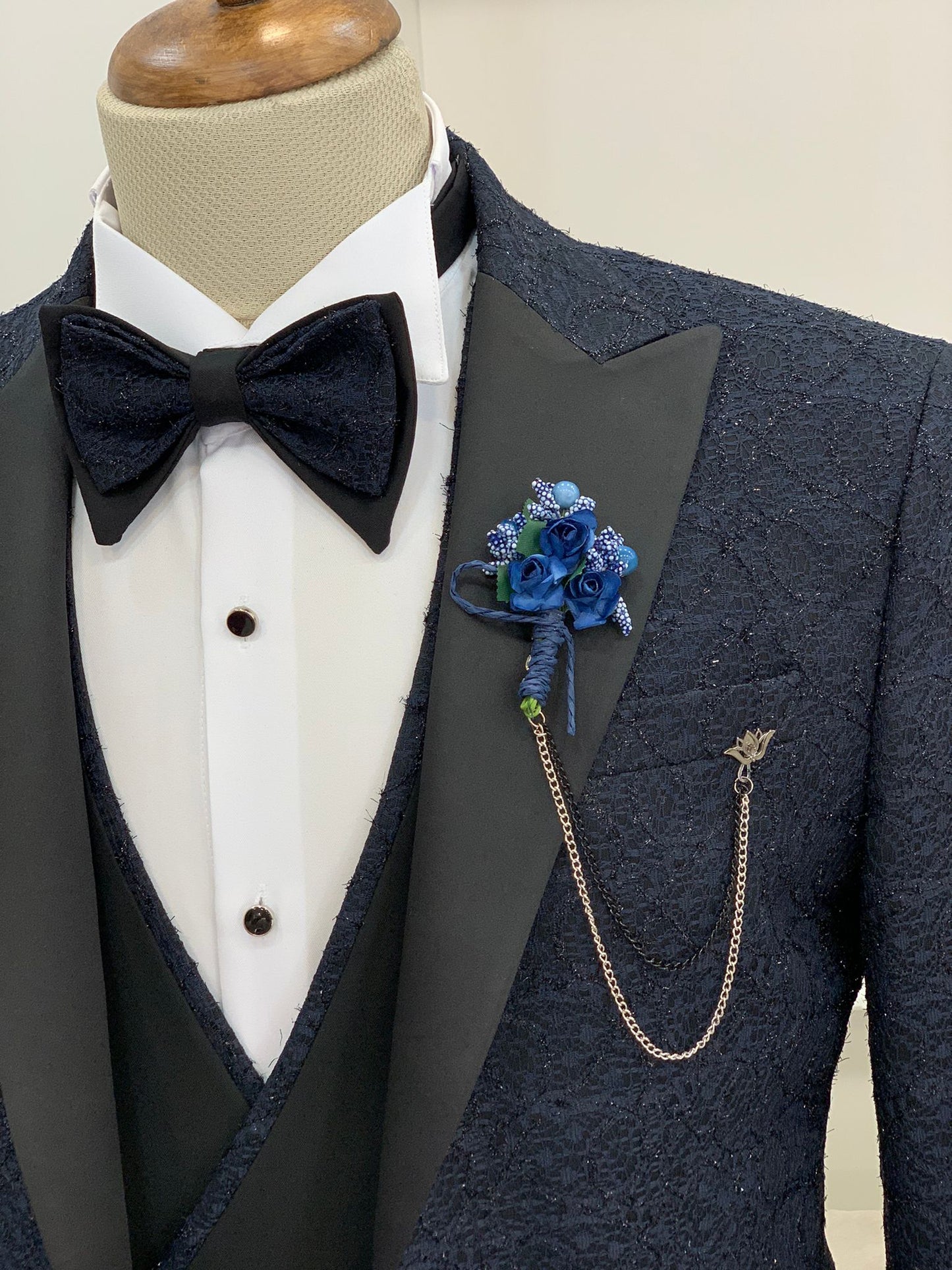 Caesar Navy Blue Slim Fit Peak Lapel Floral Patterned Tuxedo