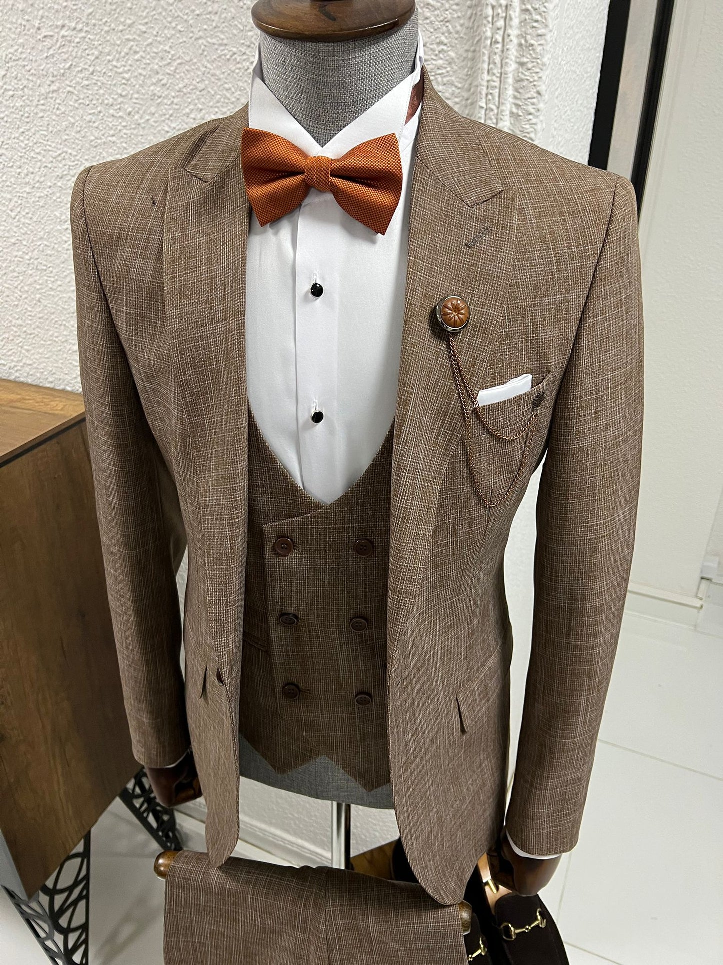 Lenzi Slim Fit Pointed Collared Brown Woolen Suit
