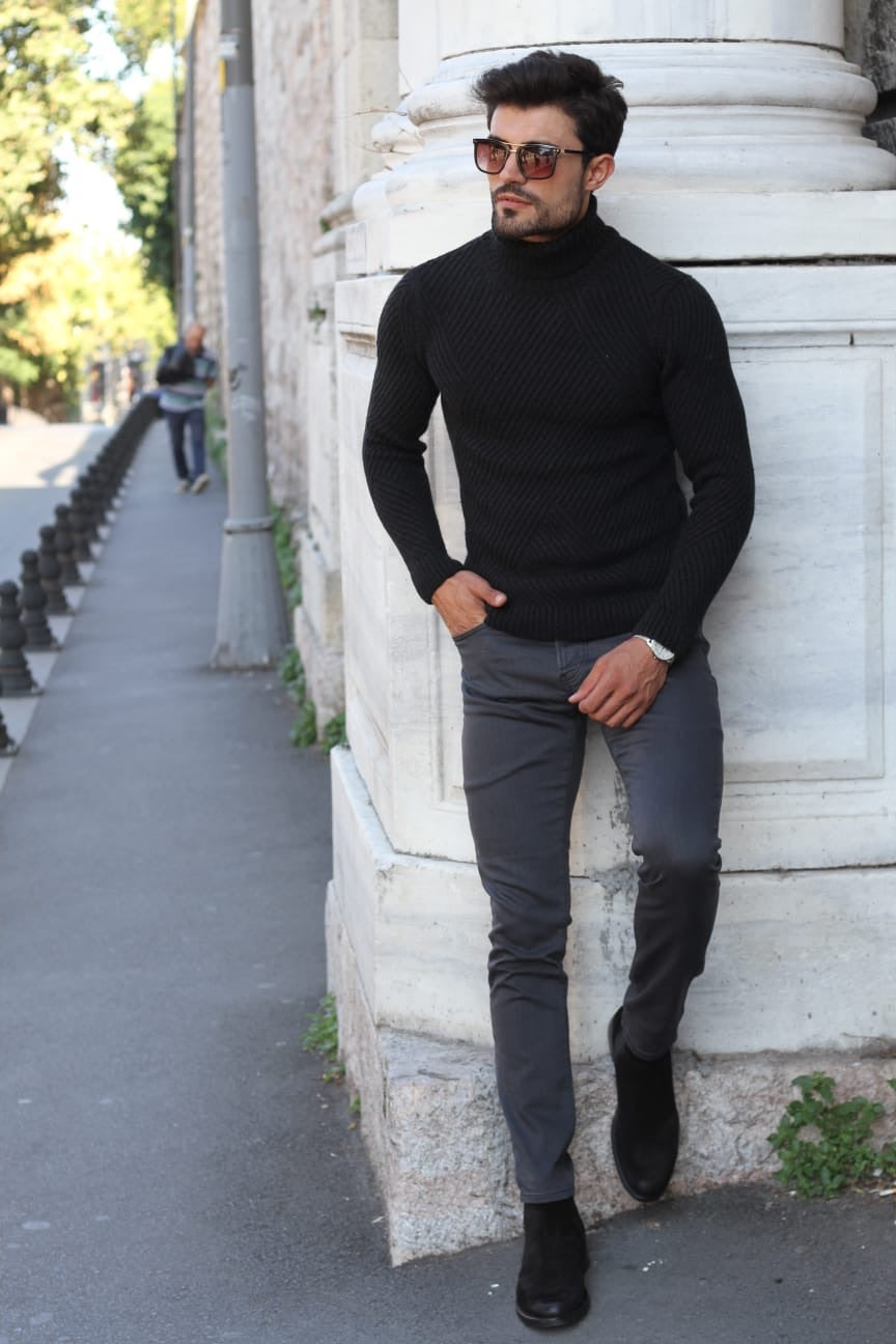 Black crew neck online sweater outfit